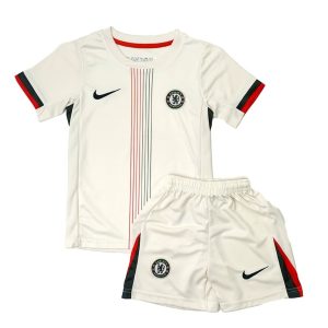 Disponible en varios colores y tallas para niños. Incluye una camiseta de manga corta y un pantalón corto con cintura elástica.