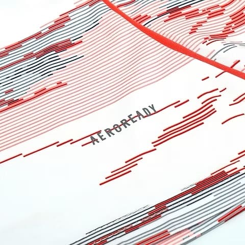 Camiseta Bayern Múnich: tradición, gloria y orgullo bávaro La camiseta del Bayern Múnich representa la historia y la grandeza del club más exitoso de Alemania. Con sus colores emblemáticos y diseños modernos, las equipaciones del Bayern son un símbolo de pasión por el fútbol y excelencia deportiva. Las versiones home, away y player destacan por su calidad, tecnología y elegancia.