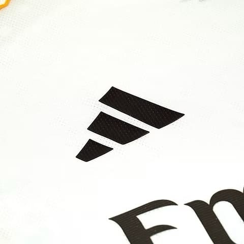 Equipacion del Madrid Primera Versión Jugador