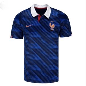 La camiseta de Francia para el Mundial 2026 es una de las más buscadas por los aficionados al fútbol. La selección francesa, conocida por su talento y éxitos internacionales, atrae la atención de miles de seguidores que desean conseguir el nuevo jersey oficial de Francia 2026. Con un diseño moderno y materiales de alta calidad, esta equipación representa la pasión y la historia de los Bleus. Las búsquedas de términos como camiseta Francia Mundial 2026, jersey Francia 2026 original, uniforme selección francesa, camiseta oficial Francia 2026 y dónde comprar la camiseta de Francia continúan creciendo entre aficionados y coleccionistas. Tanto la versión local como la visitante generan gran expectativa antes del inicio de la Copa Mundial. Ya sea para apoyar a Francia durante el torneo, ampliar una colección o disfrutar del mejor fútbol internacional, la camiseta oficial de Francia 2026 es una excelente opción para cualquier seguidor de la selección francesa y del Mundial de la FIFA 2026.